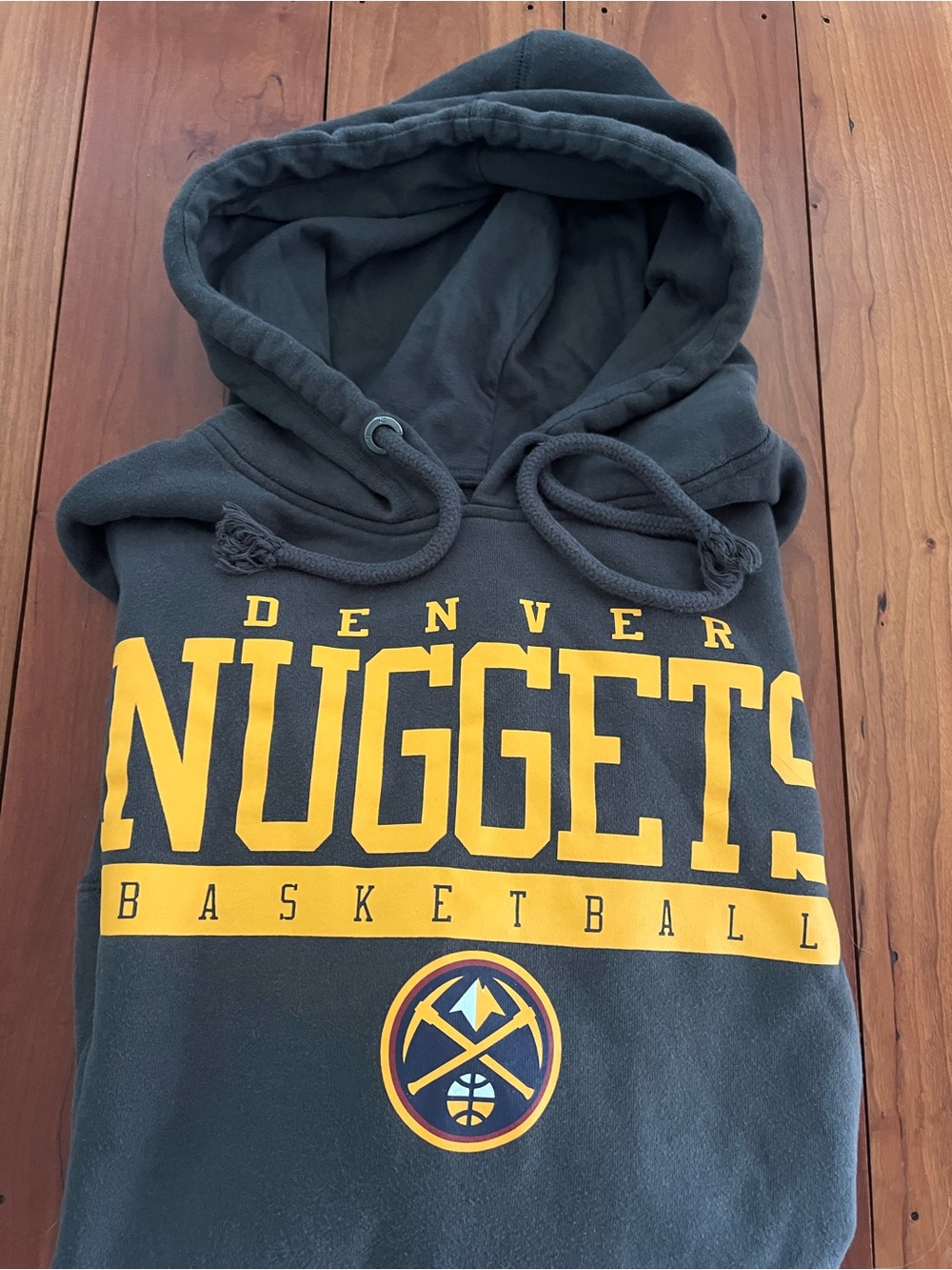 Men's Denver Nuggets Hoodie—great condition!